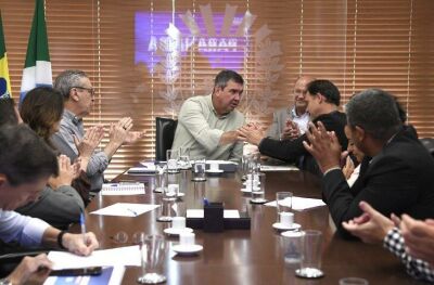 Imagem da notícia Riedel anuncia R$ 12 milhões em novo recapeamento para Paranaíba em 2026